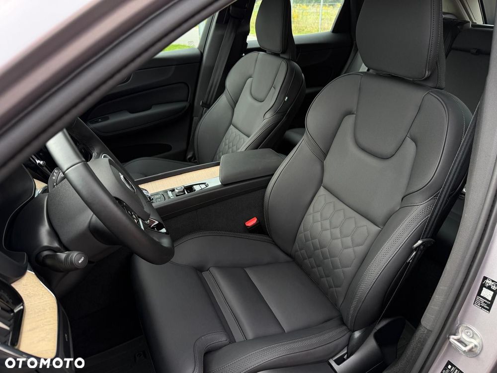Volvo XC 60 B5 B AWD Plus Dark - 31