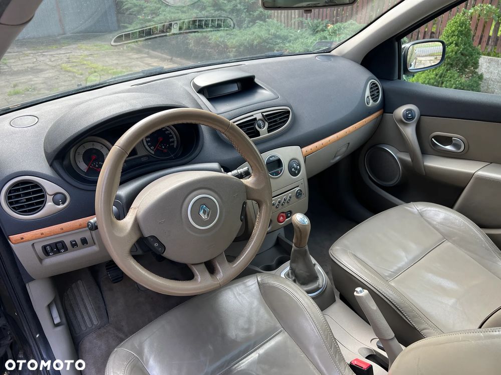 Renault Clio - 17