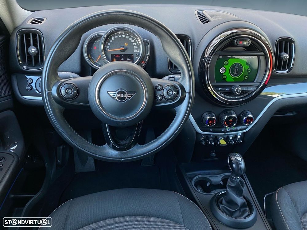 MINI Countryman Cooper SE ALL4 Classic Auto - 6