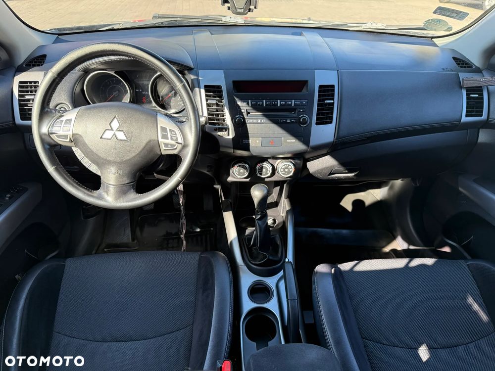 Mitsubishi Outlander 2.0 Intense 2WD - 13