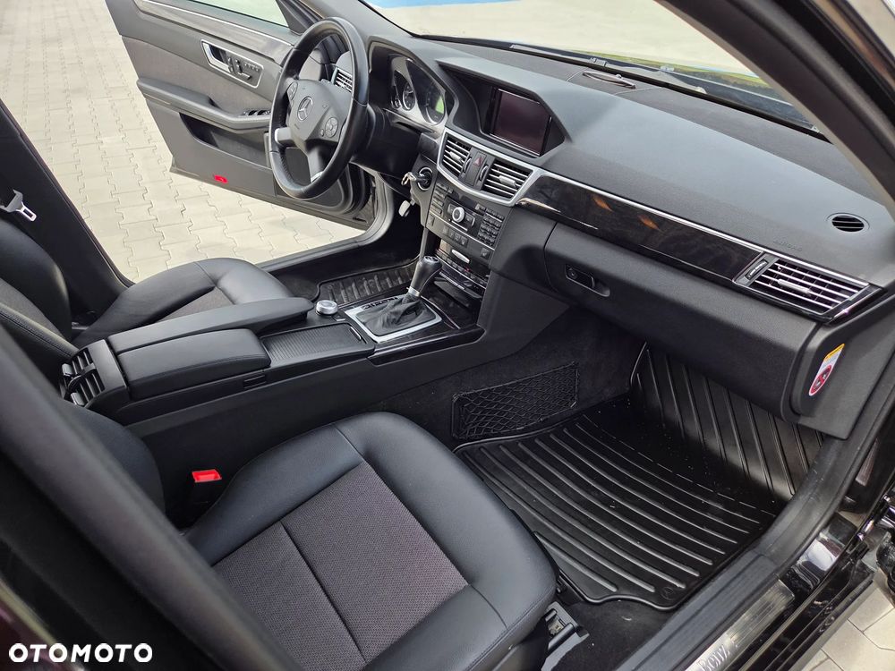 Mercedes-Benz Klasa E 250 CGI BlueEff Avantgarde - 17