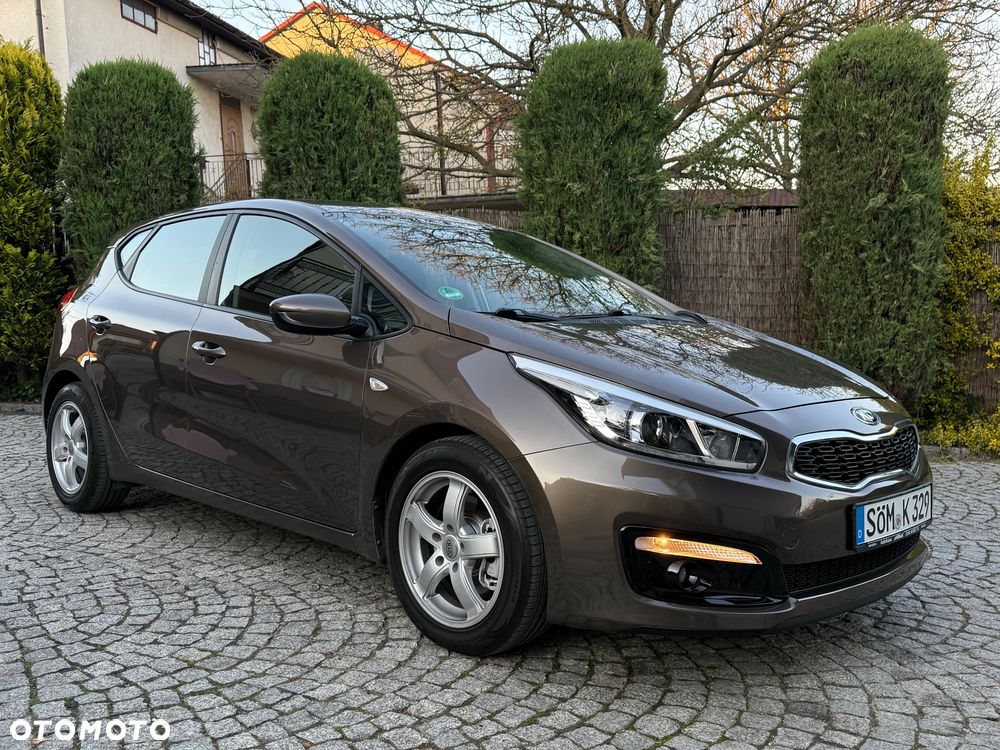 Kia Ceed 1.4 CVVT Dream Team Edition - 1