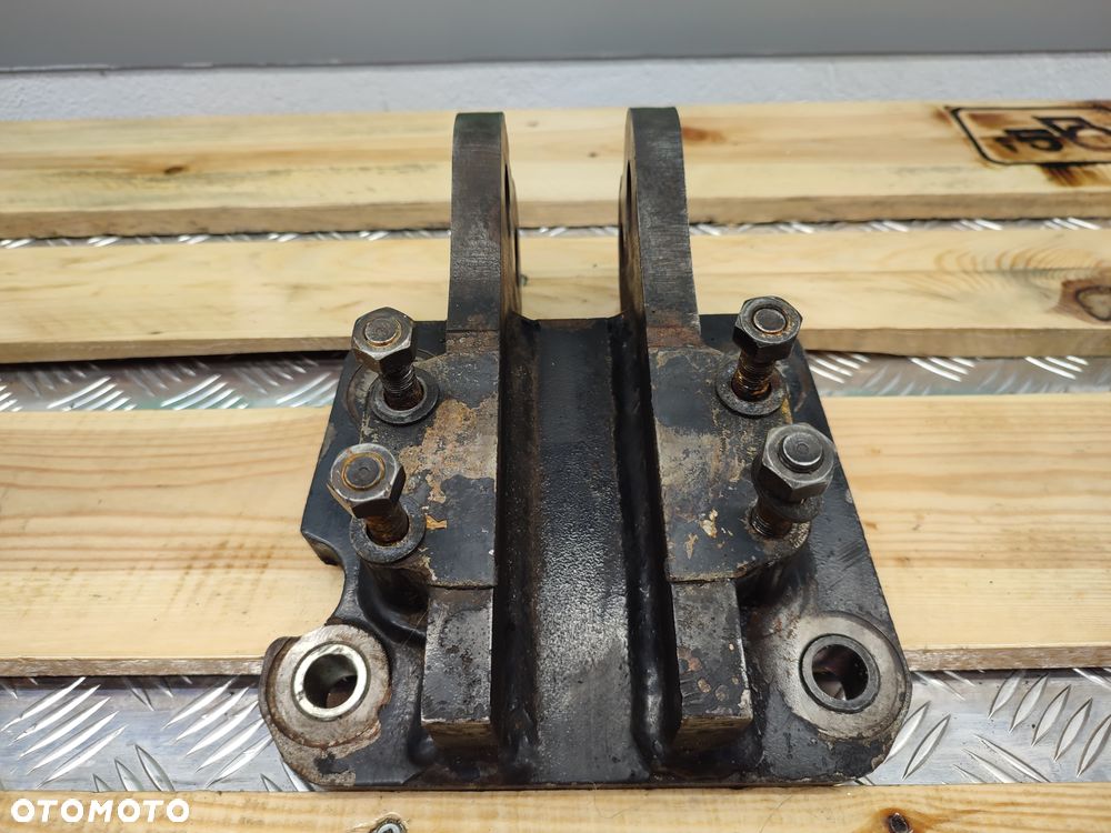 Uchwyt, Zaczep śruby centralnej DEUTZ-FAHR Agrotron - 7