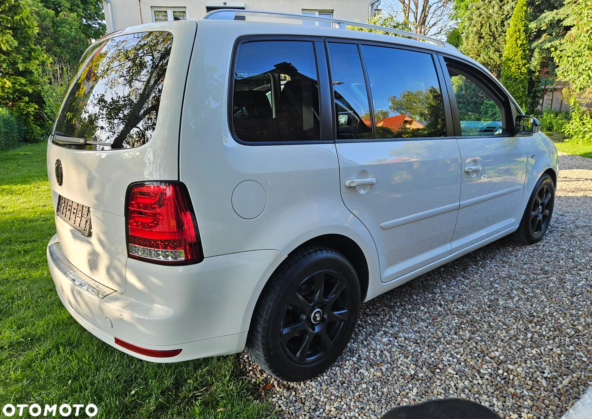 Volkswagen Touran 2.0 TDI DPF R-Line Edition - 3