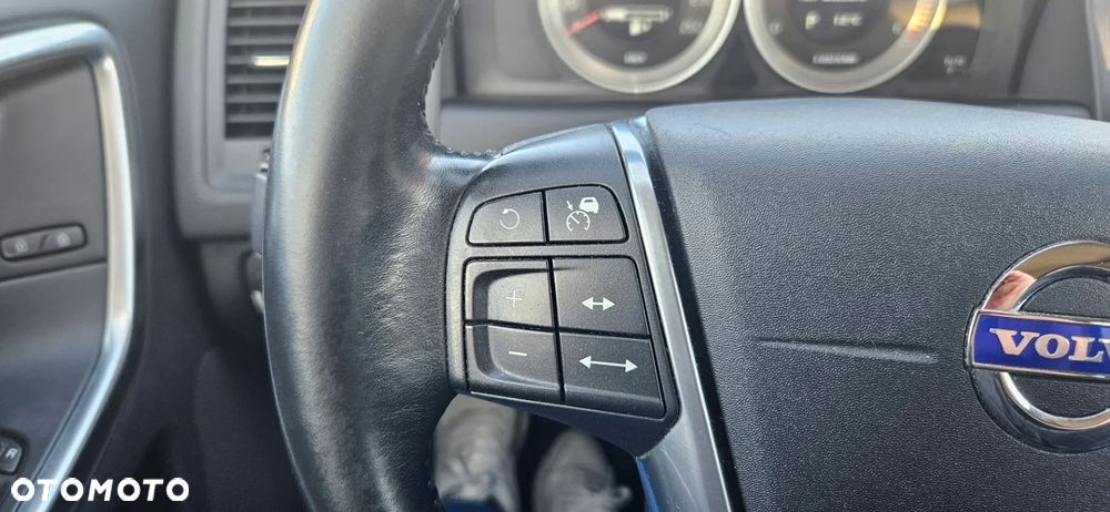 Volvo XC 60 D5 AWD Geartronic Summum - 36
