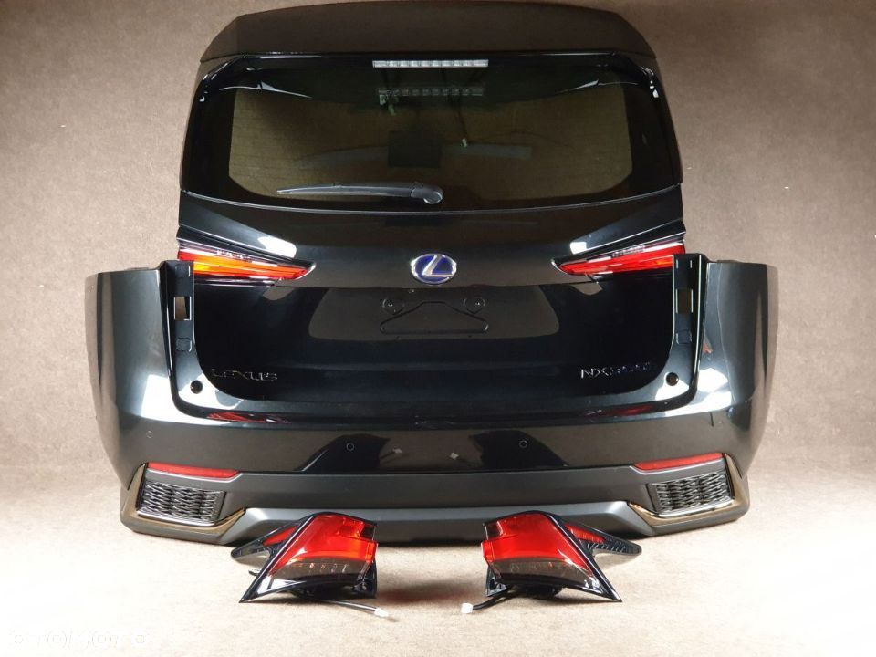 LEXUS NX F Sport 300h 2.5H od 2017 2021 roku . Klapa Lampa Zderzak Tył - 1