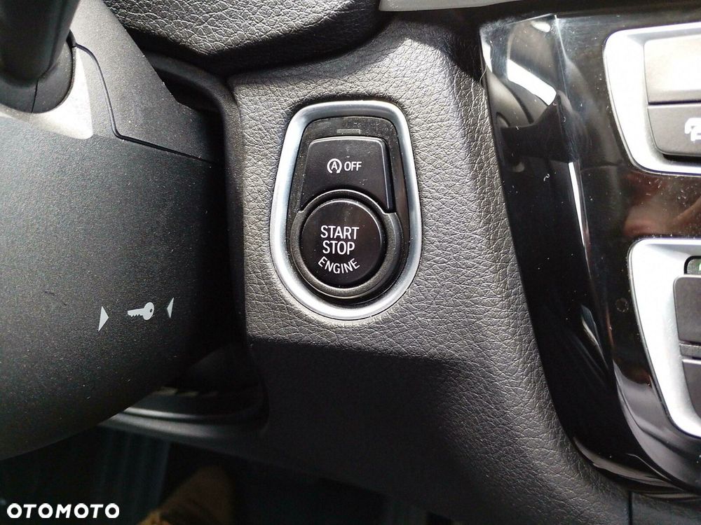 BMW Seria 3 320i GPF xDrive - 12