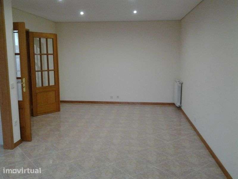Apartamento T2 para arrendar em Lourosa - Grande imagem: 2/8
