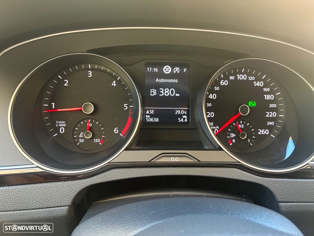 VW Passat Variant 2.0 TDI Business DSG - 10