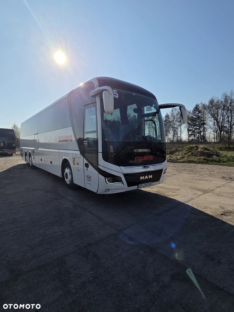 MAN R 08 Lion's Coach - 1