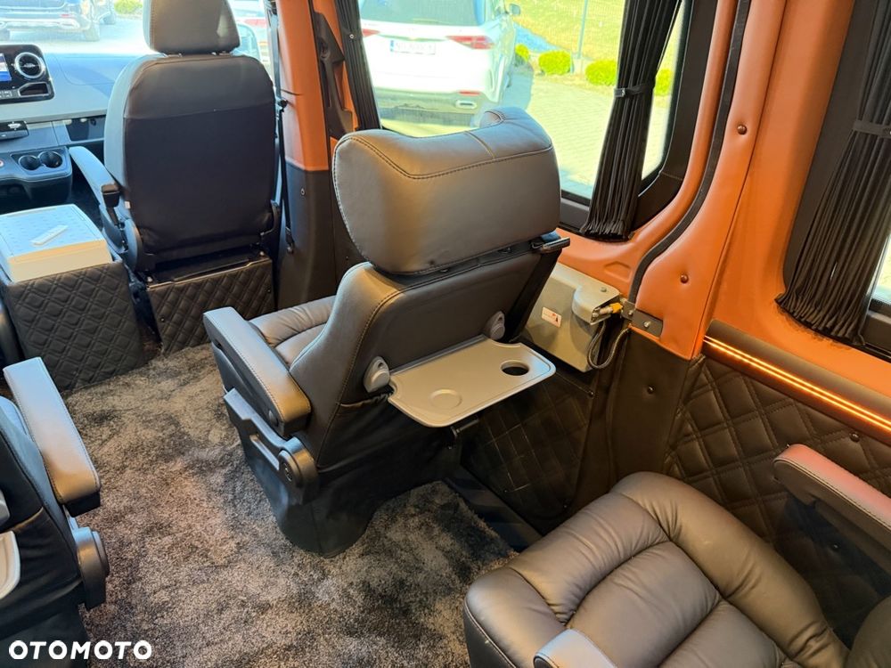 Mercedes-Benz Sprinter - 25