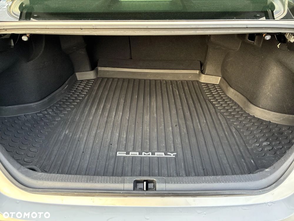 Toyota Camry 2.5 Hybrid Executive CVT - 28