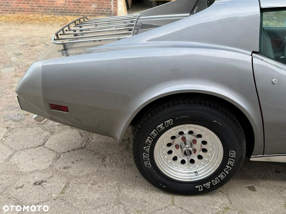 Chevrolet Corvette - 17