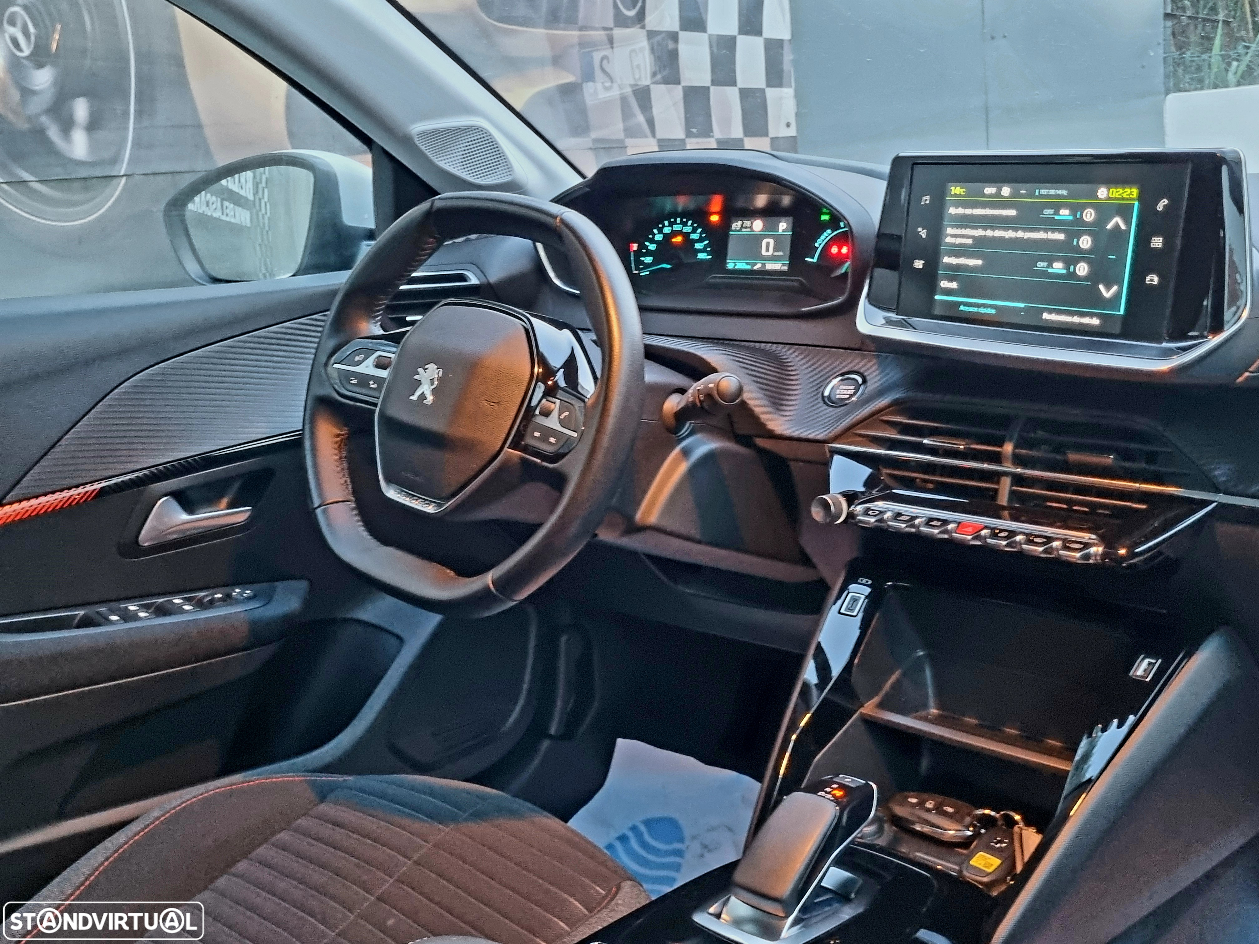 Peugeot e-208 Allure Pack - 25