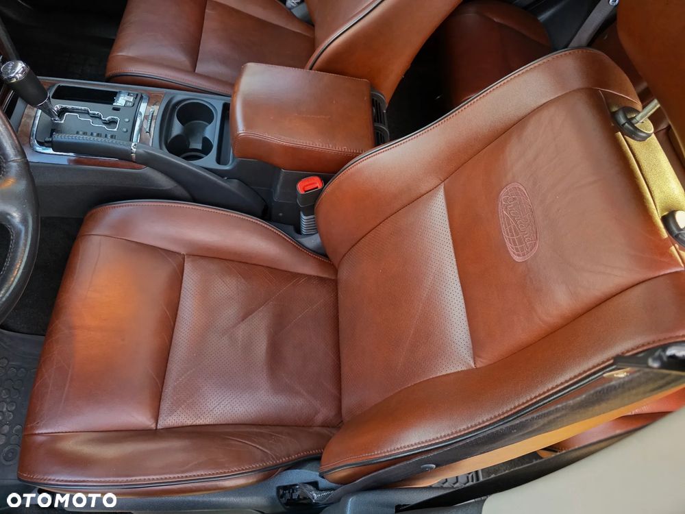 Jeep Grand Cherokee - 32