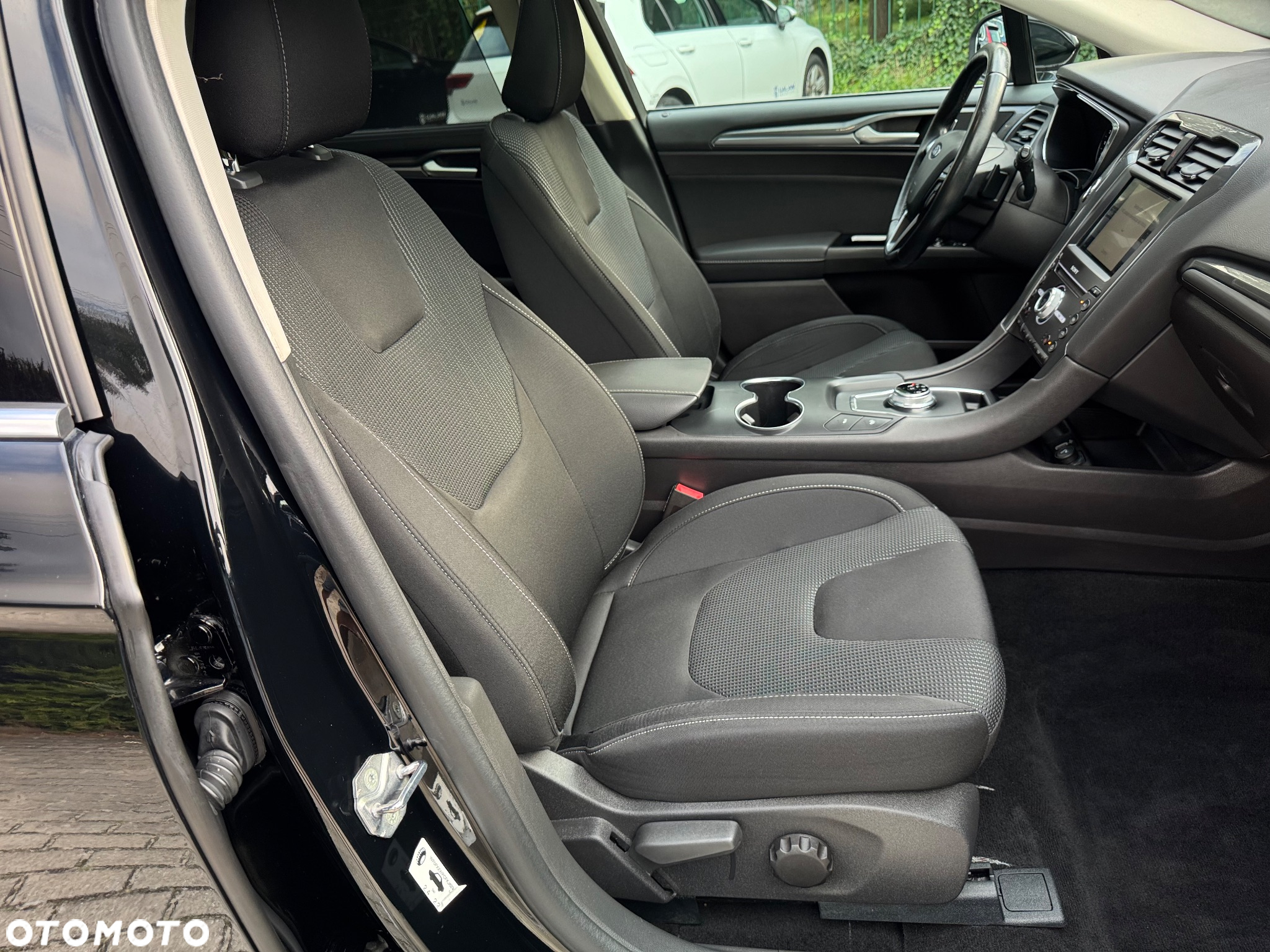 Ford Mondeo 2.0 EcoBlue Titanium - 24