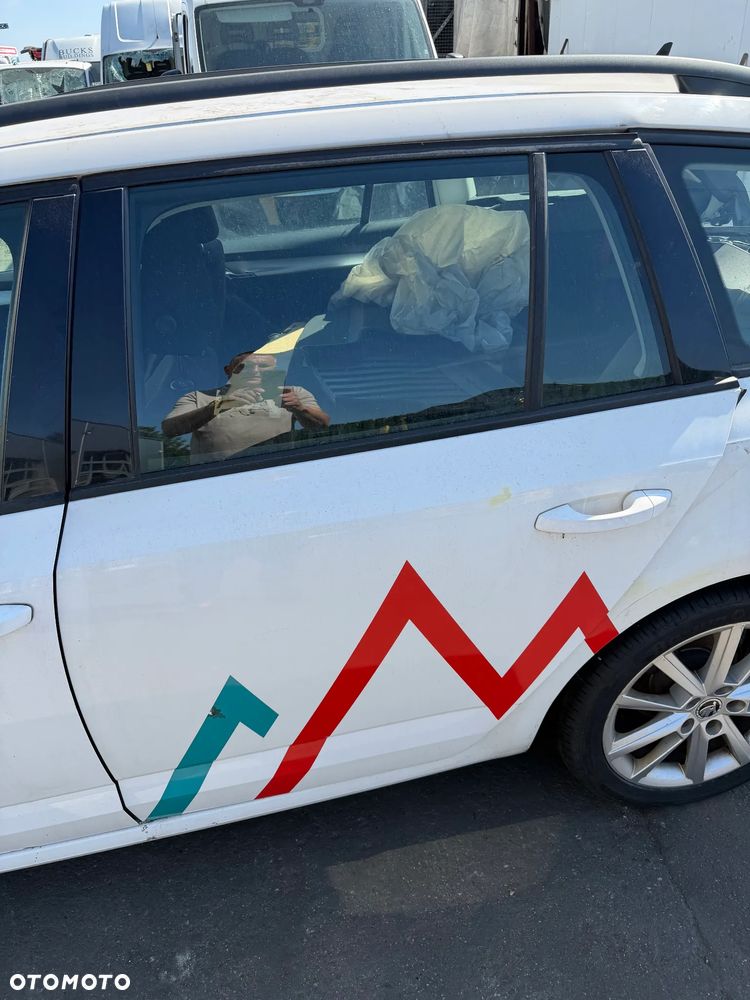 Skoda Octavia 2,0 TDI 13-20r drzwi tył prawe lub lewe - 1