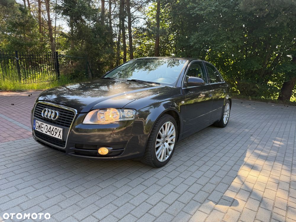 Audi A4 Limousine - 1