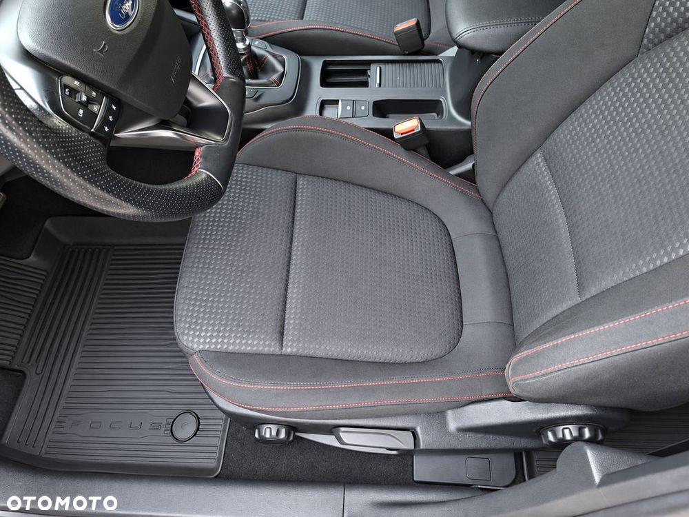 Ford Focus 1.5 EcoBoost ST-Line - 29