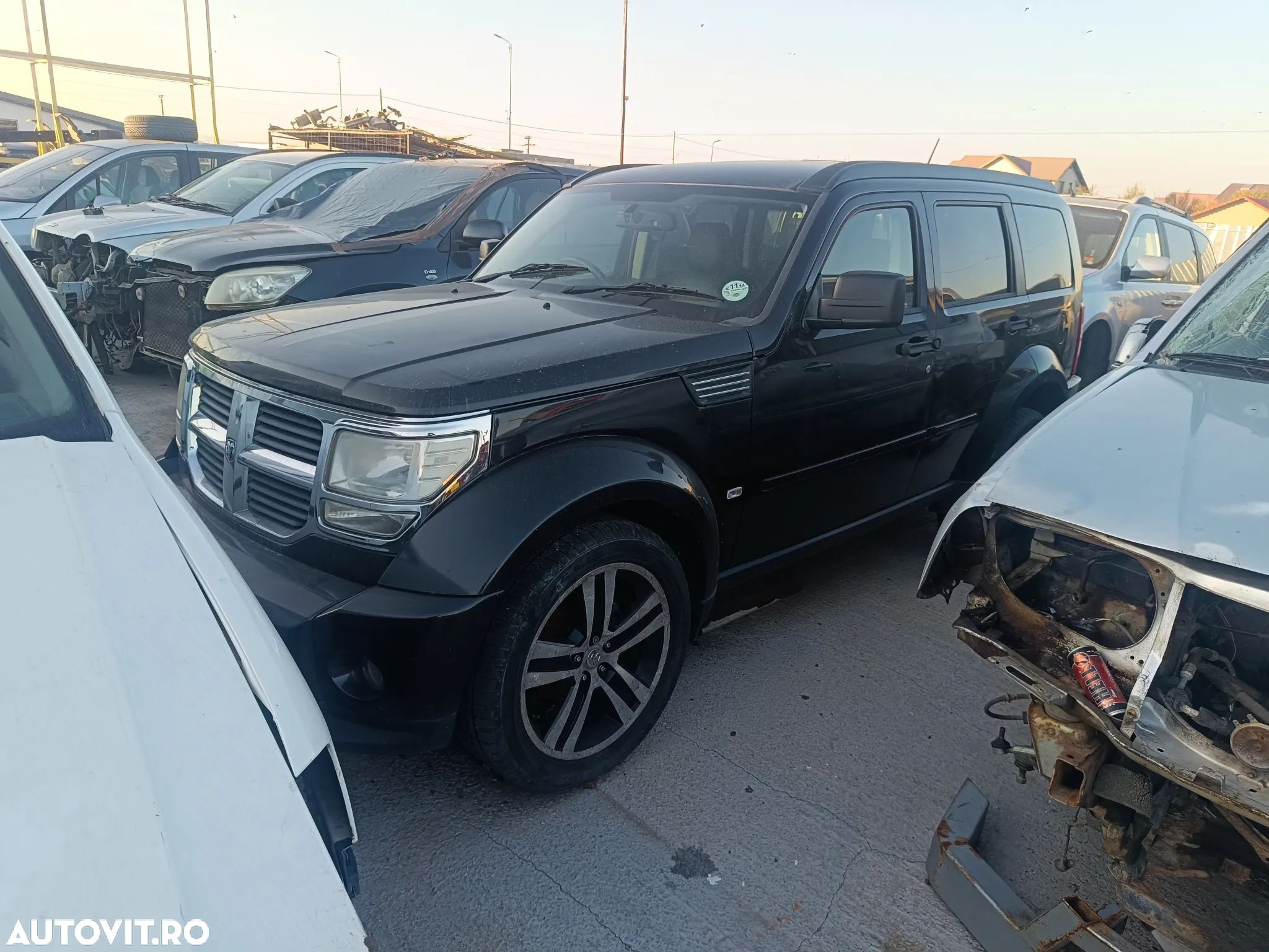 Dezmembrez Dodge Nitro 2.8crd automat - 1