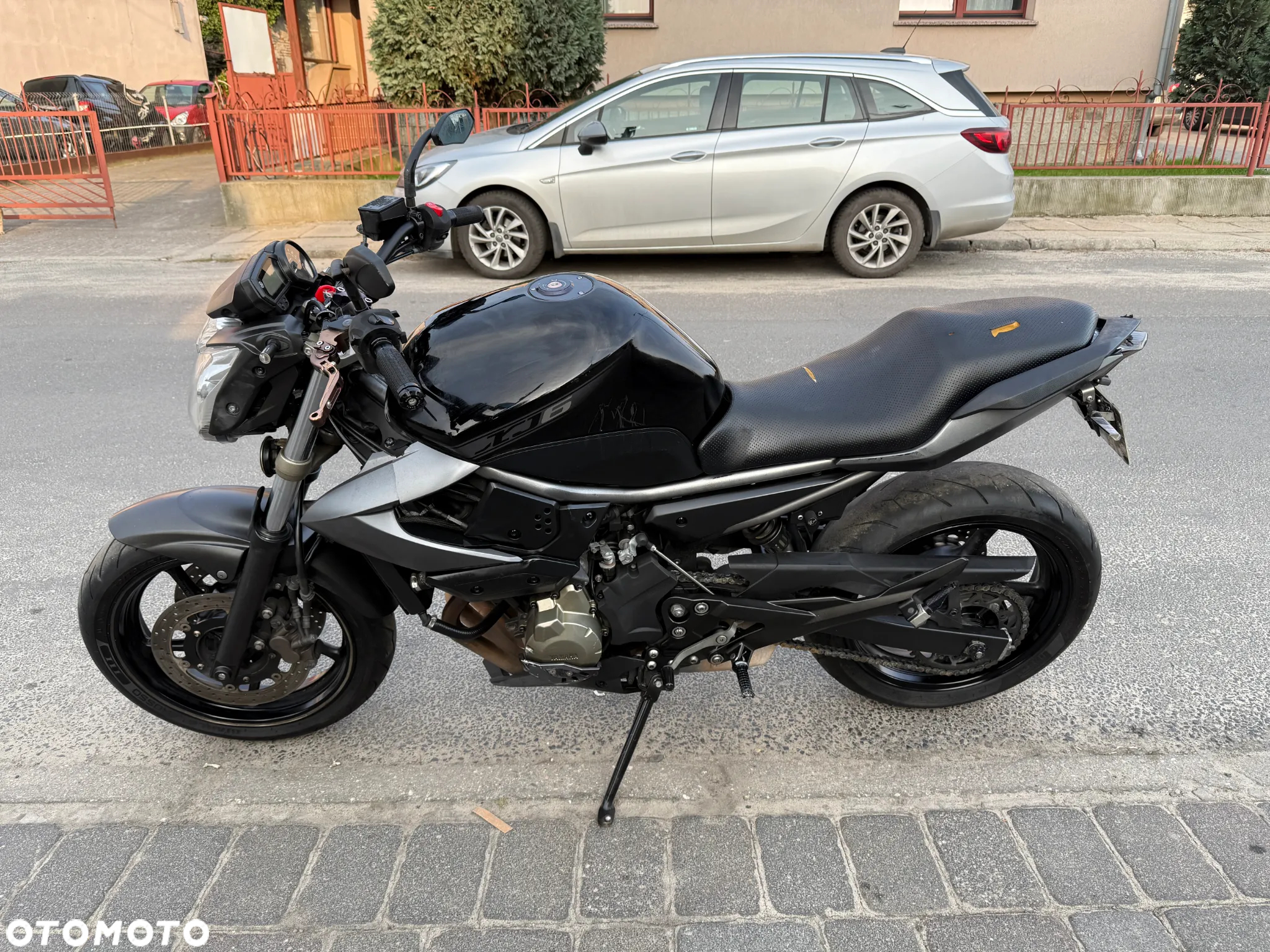 Yamaha XJ - 6