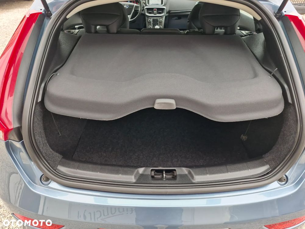 Volvo V40 D2 Momentum - 27