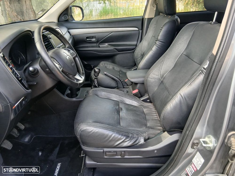 Mitsubishi Outlander 2.2 DI-D Instyle Navi - 23