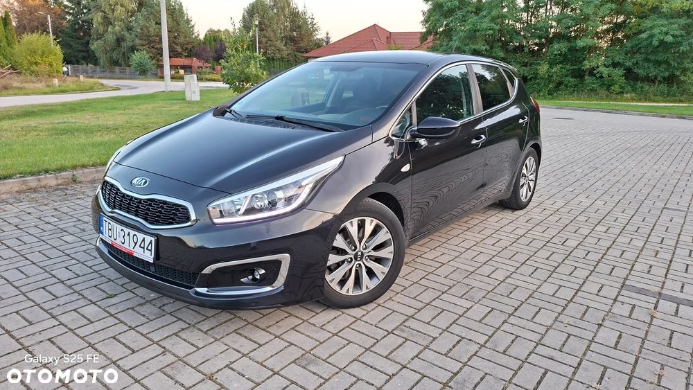 Kia Ceed 1.6 GDI Dream Team Edition - 1