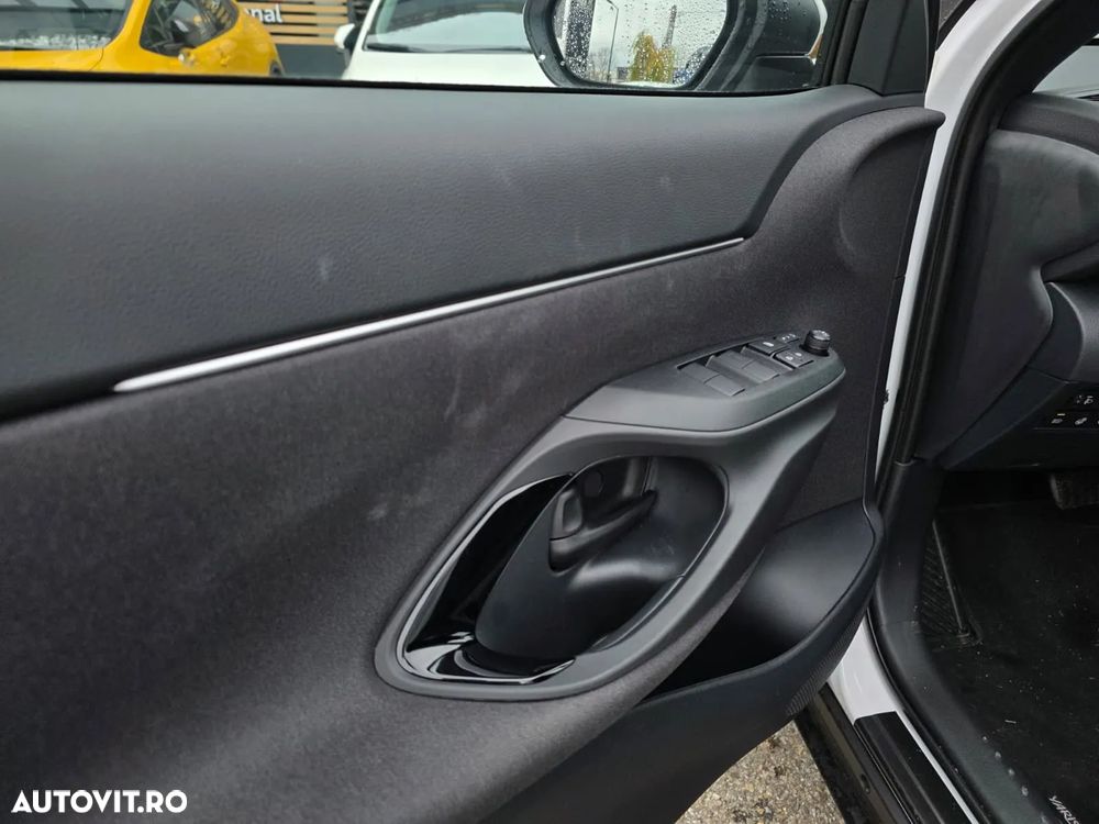 Toyota Yaris Cross 1.5 VVT-i HSD 4x2 Dynamic - 10