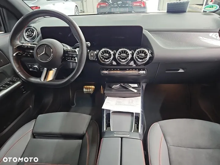 Mercedes-Benz GLA 200 4-Matic AMG Line - 14