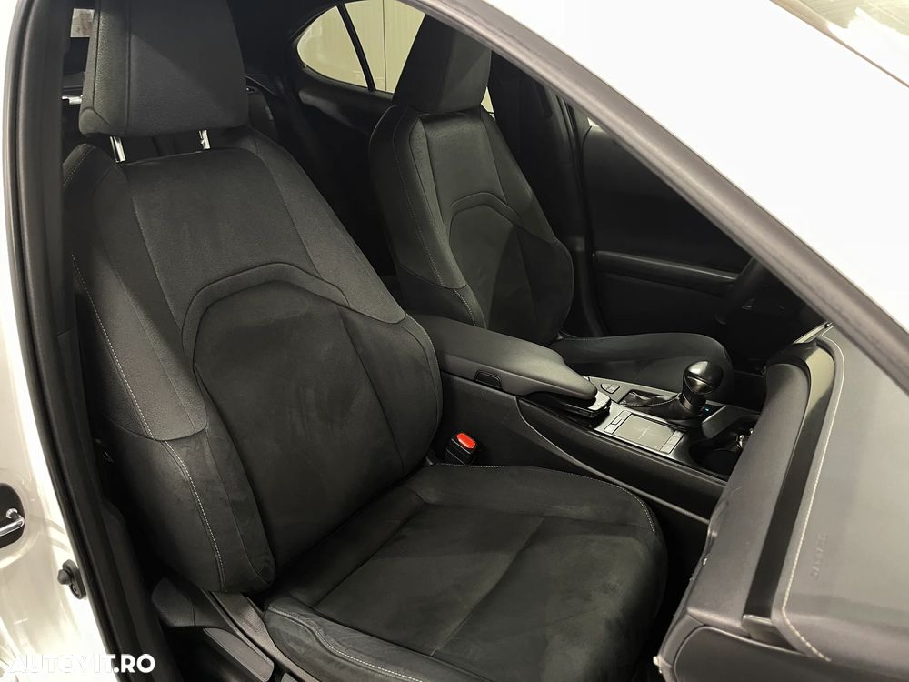 Lexus UX 250h FWD Business - 10