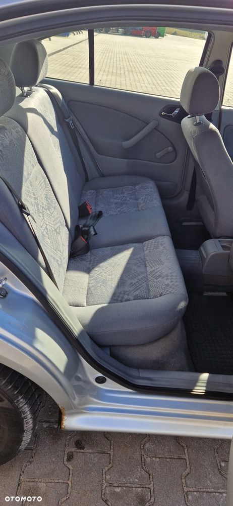 Skoda Octavia 1.6 LX - 13