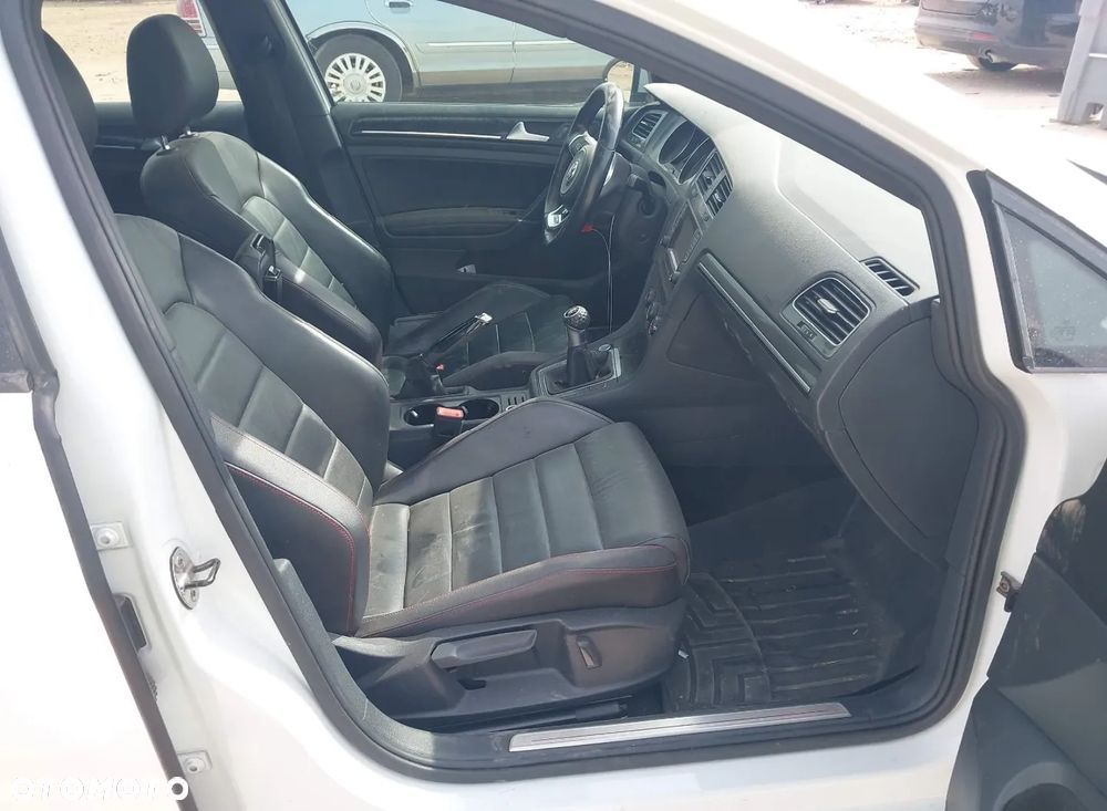 Volkswagen Golf - 10