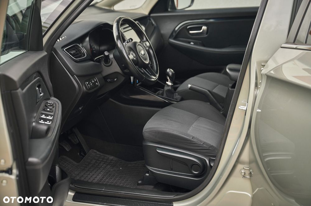Kia Carens 1.6 GDI Attract - 20