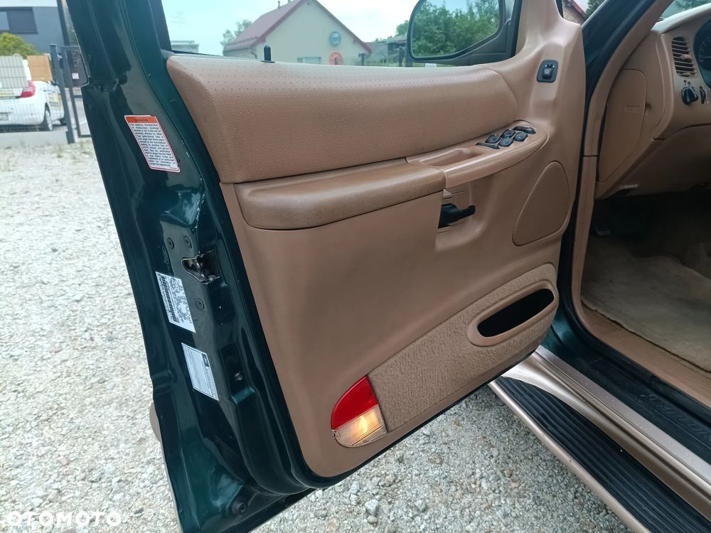 Ford Explorer - 8