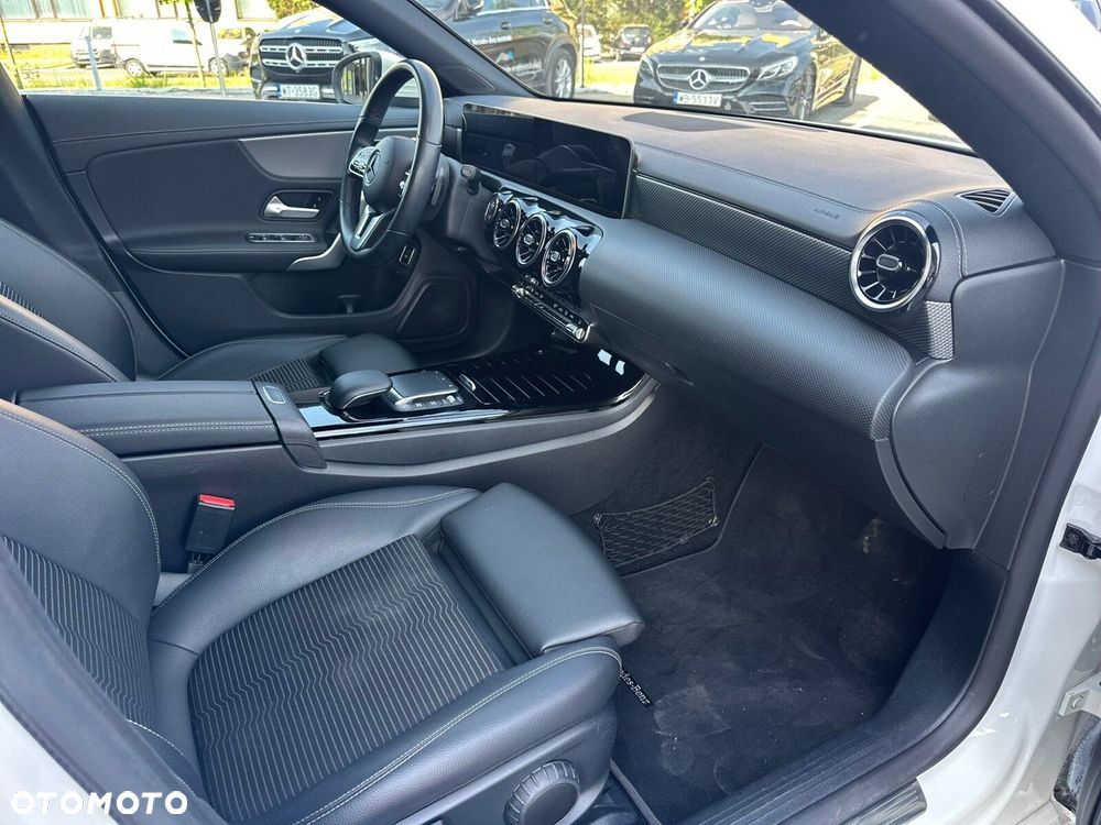 Mercedes-Benz CLA 200 Progressive 7G-DCT - 13