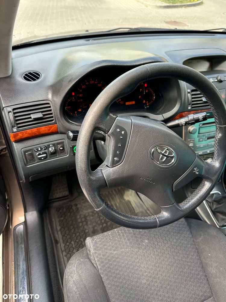 Toyota Avensis 2.0 VVT-i Sol - 26