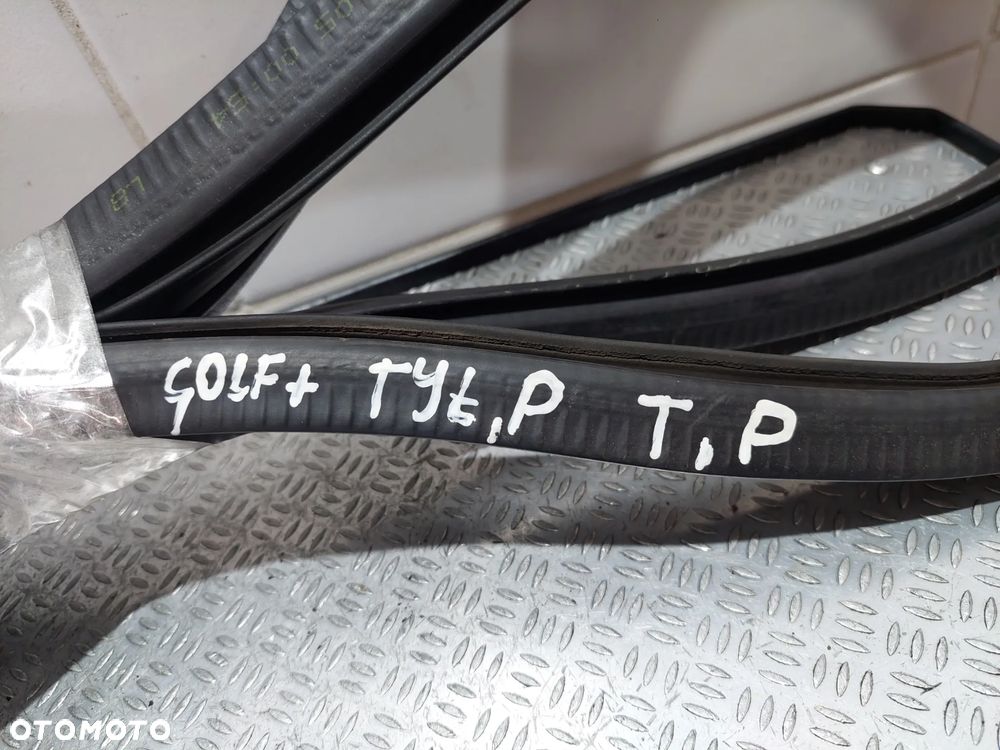 USZCZELKA DRZWI LEWY TYŁ VW GOLF PLUS R2005 NR 5M0867913 - 2