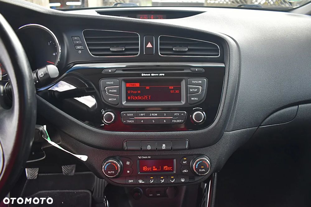 Kia Ceed 1.6 GDI Dream Team Edition - 33