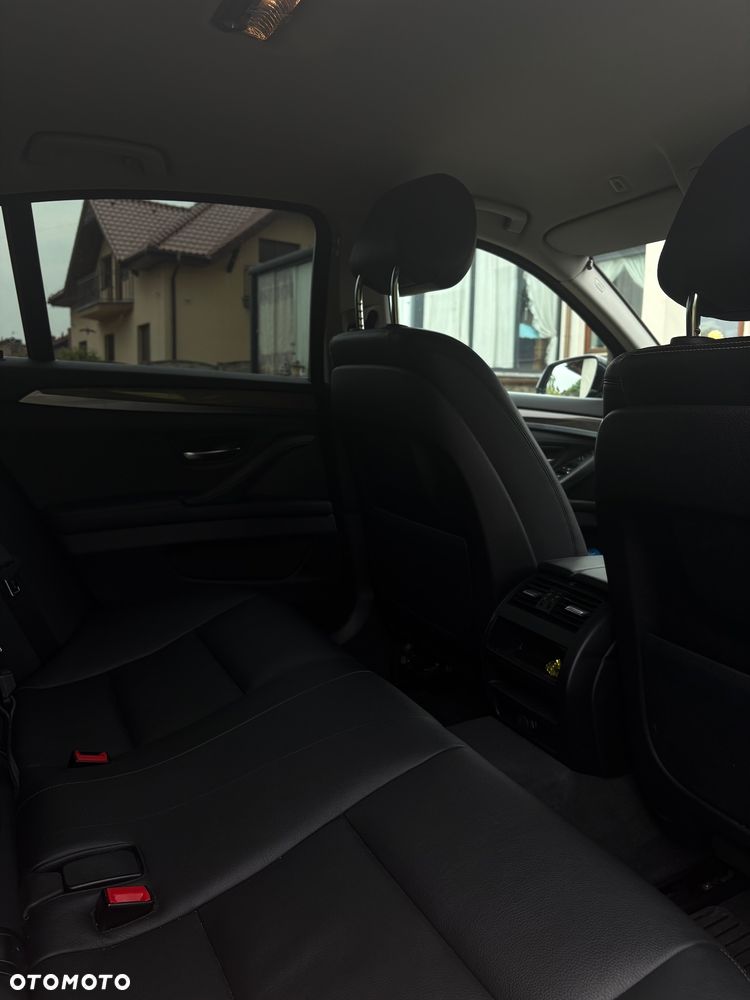 BMW Seria 5 520d Luxury Line - 9
