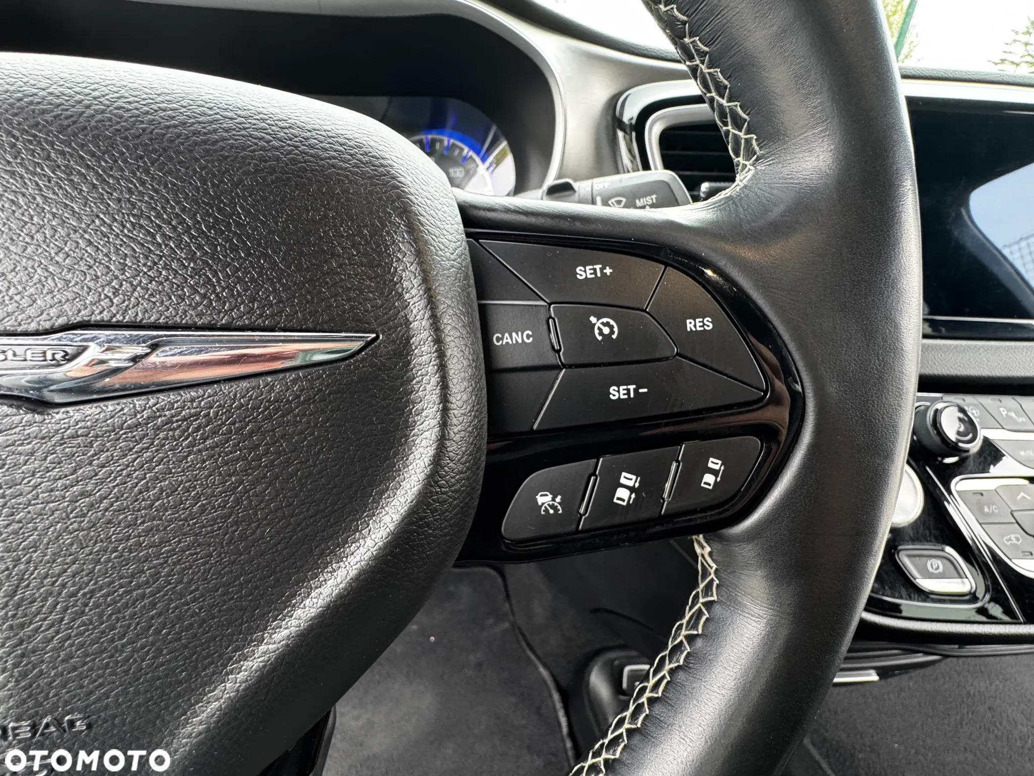 Chrysler Pacifica - 16