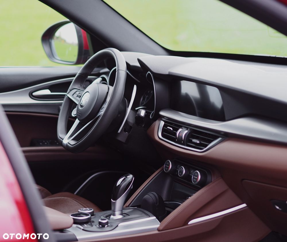 Alfa Romeo Stelvio 2.0 Turbo 16V AT8-Q4 Ti - 32