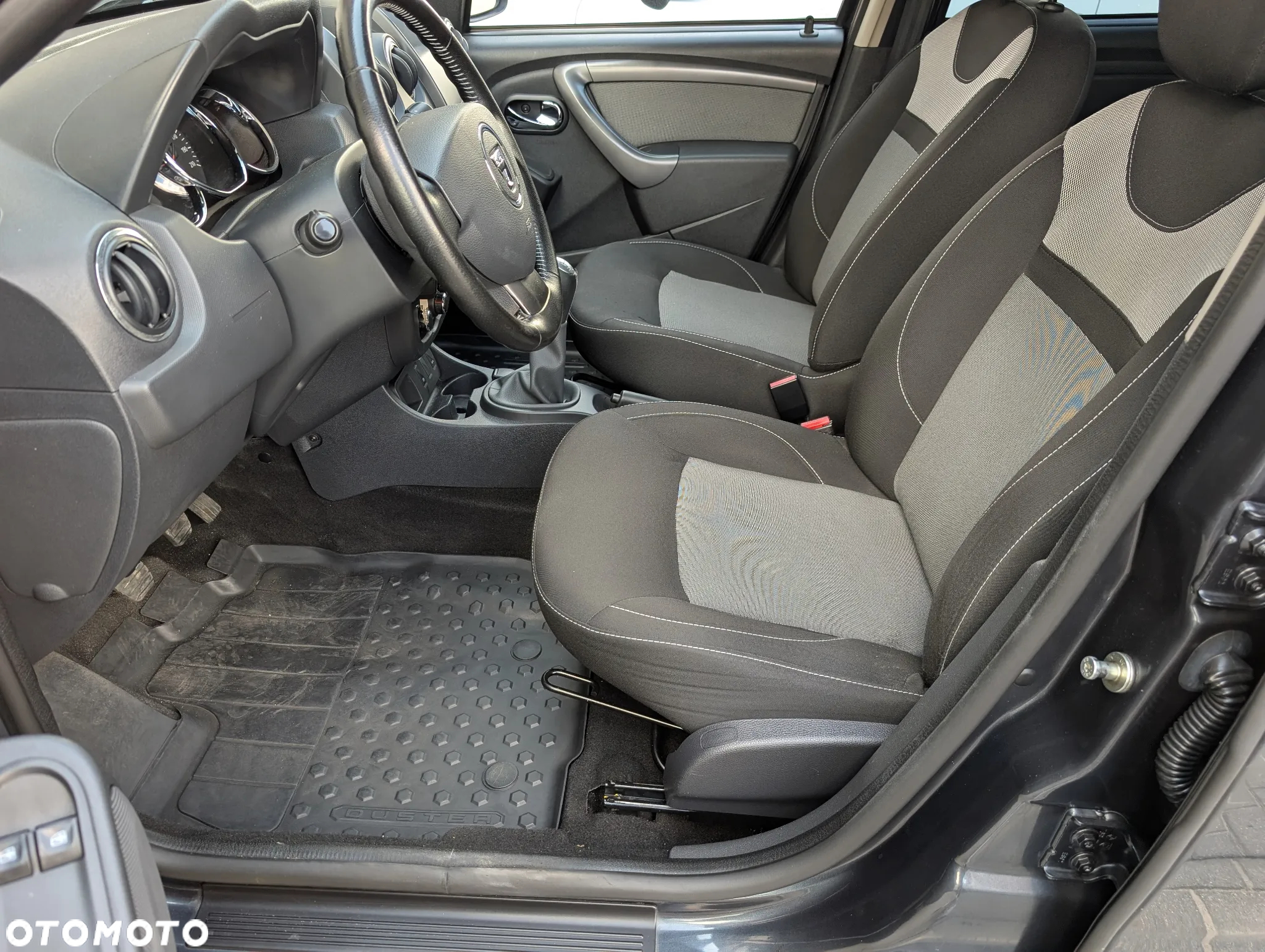 Dacia Duster 1.6 SCe Laureate S&S - 18