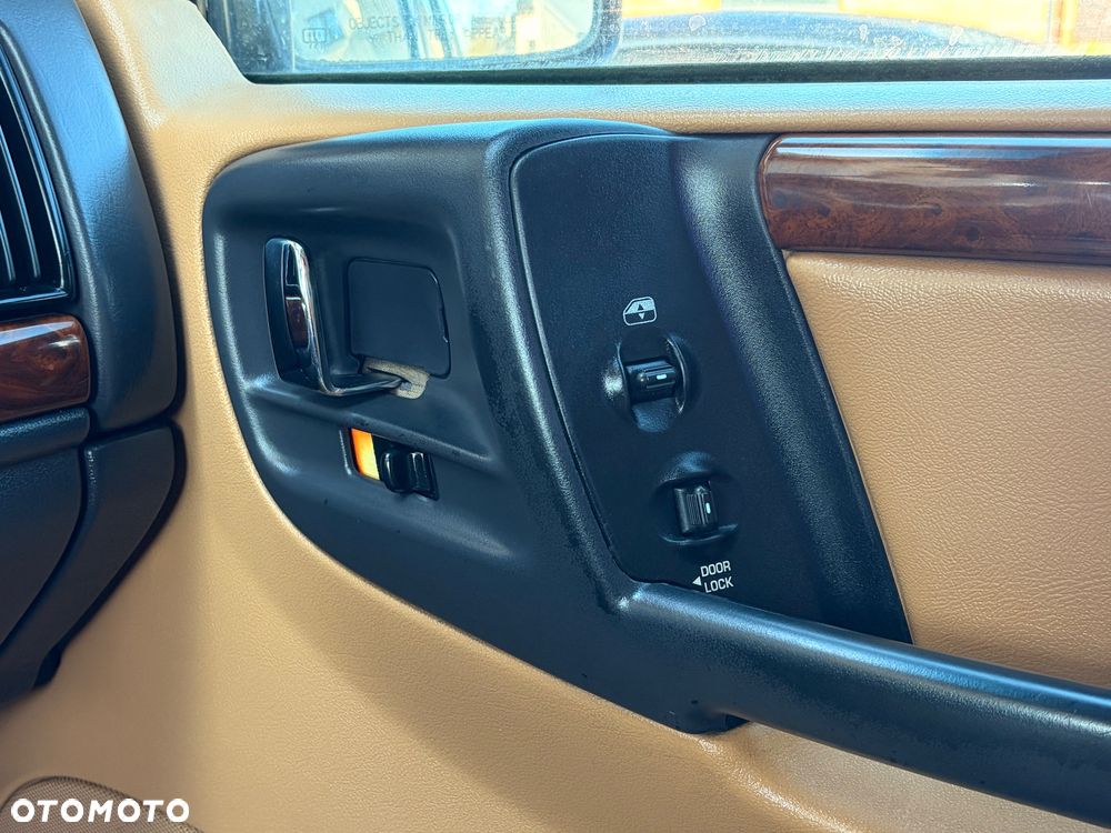 Jeep Grand Cherokee - 26