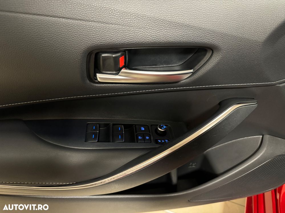 Toyota Corolla 1.8 Hybrid Team Deutschland - 22