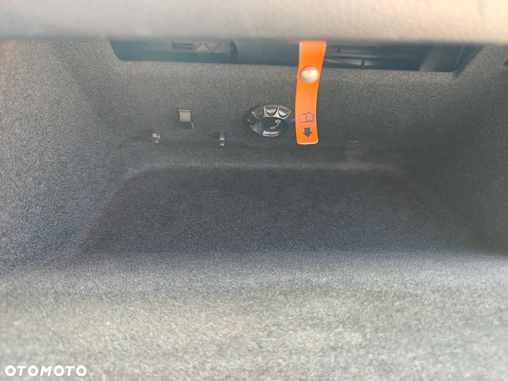 Volkswagen Passat 2.0 TDI DPF BlueMot Trendline - 23