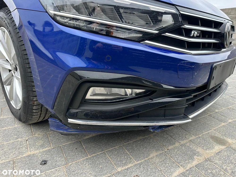 Volkswagen Passat Variant 2.0 TDI SCR DSG R-Line - 23