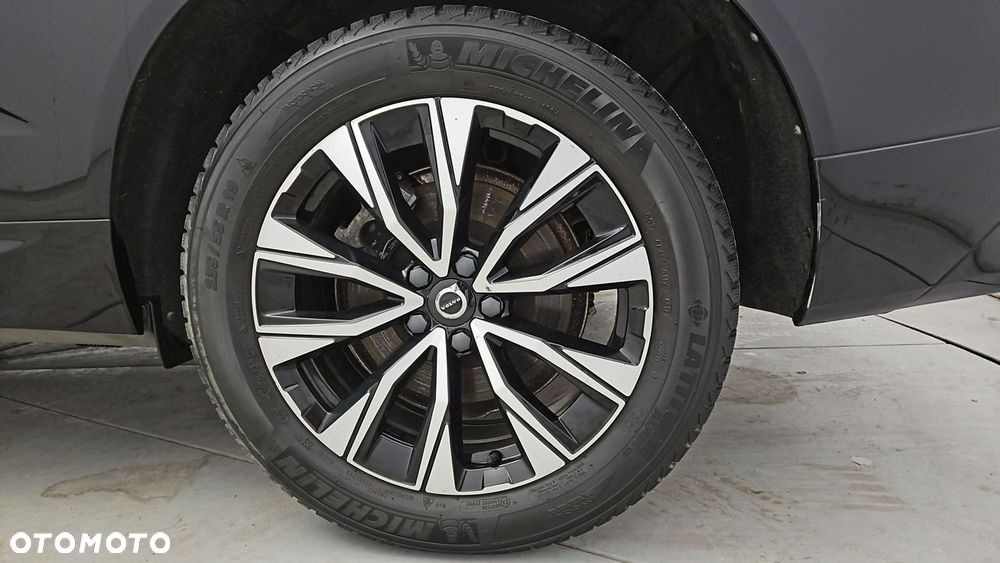 Volvo XC 60 B4 D Plus Dark - 26
