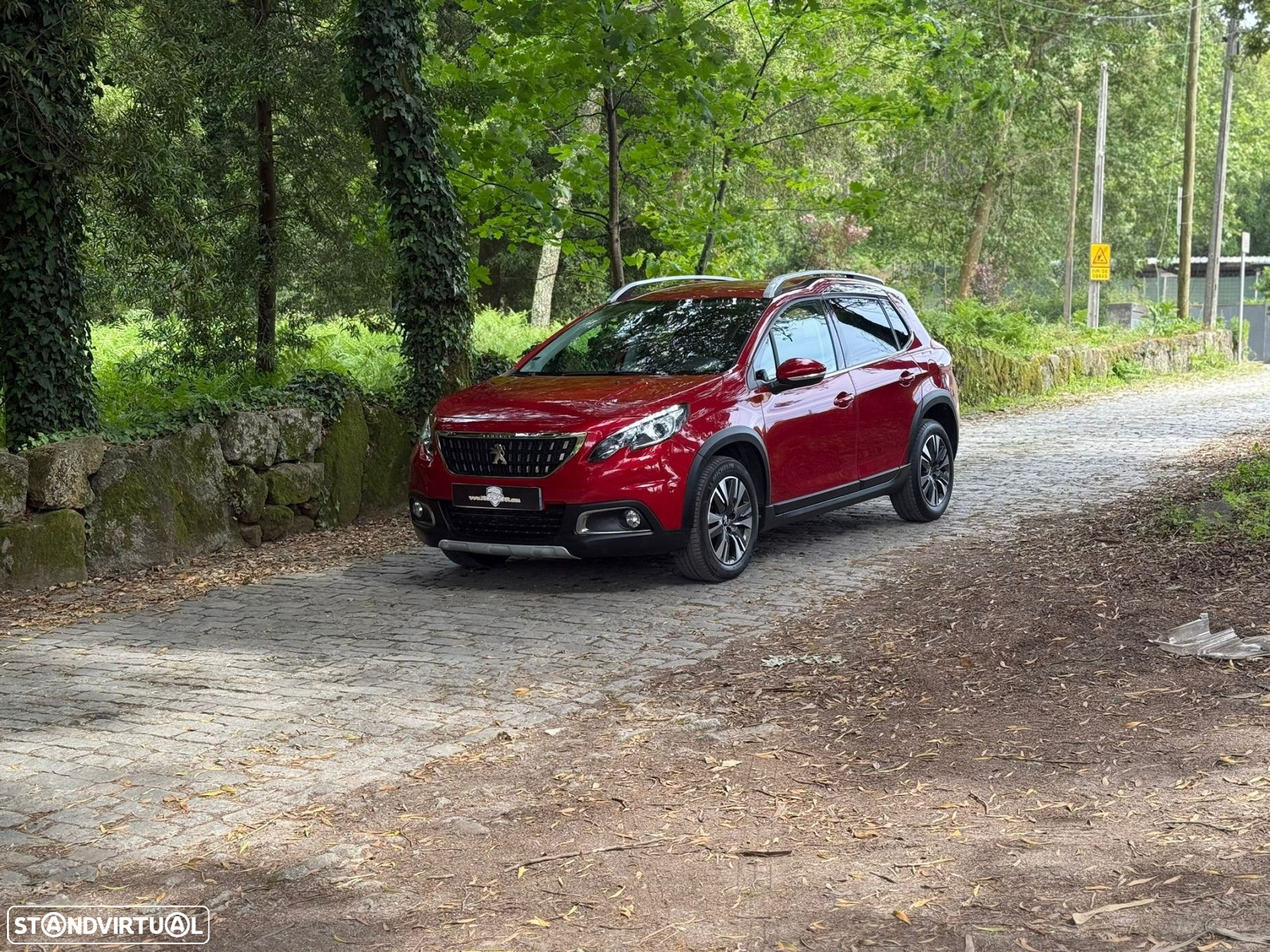 Peugeot 2008 1.2 PureTech Allure EAT6 - 24