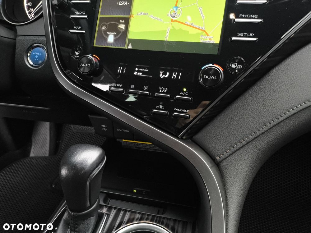 Toyota Camry 2.5 Hybrid Executive CVT - 23